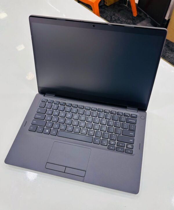 Dell Latitude 5300 view 3